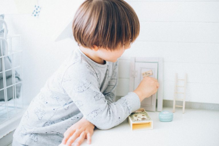 Puerta Ratoncito Pérez DIY – La chimenea de las hadas